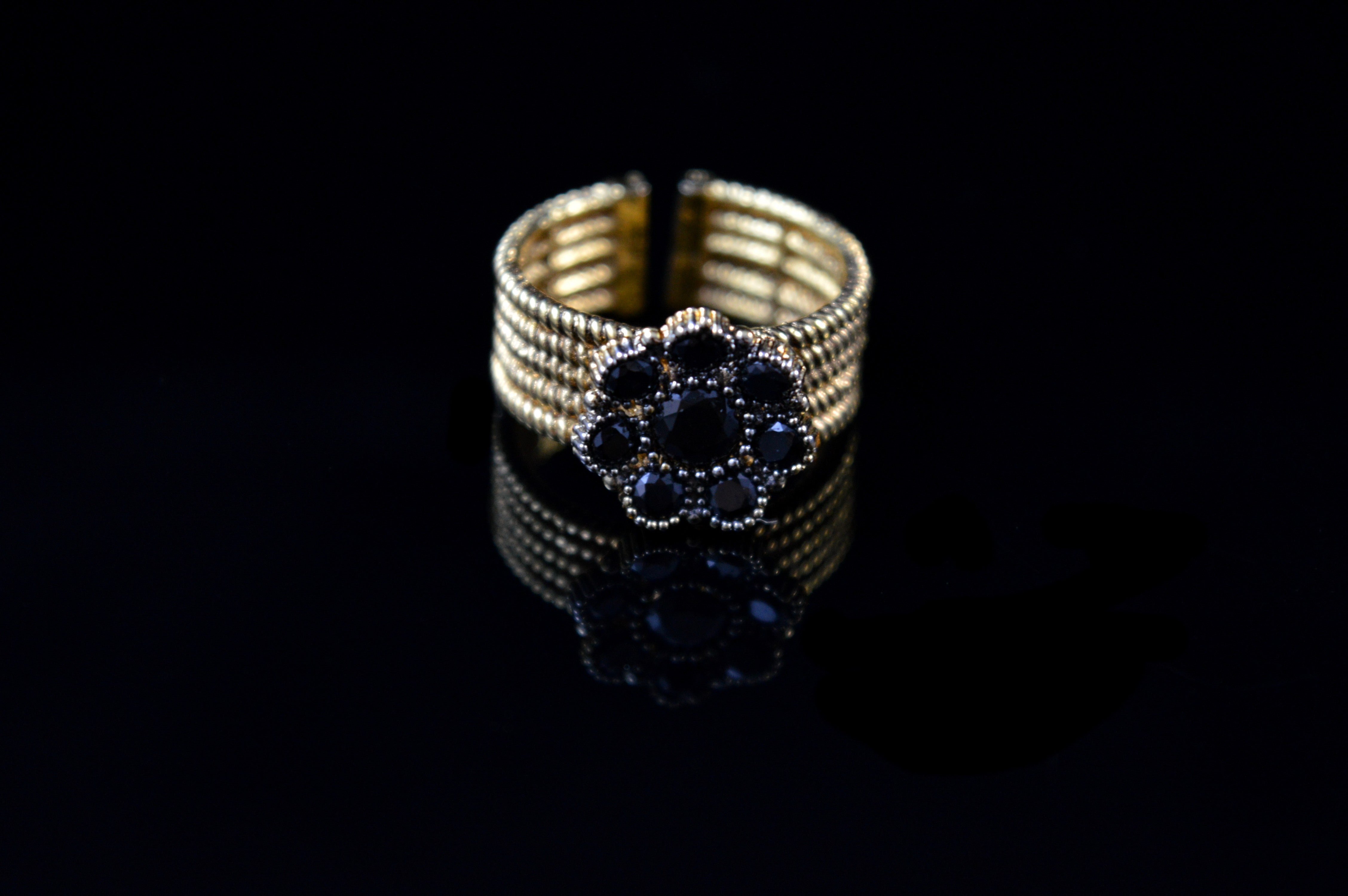 Floral ring 2025